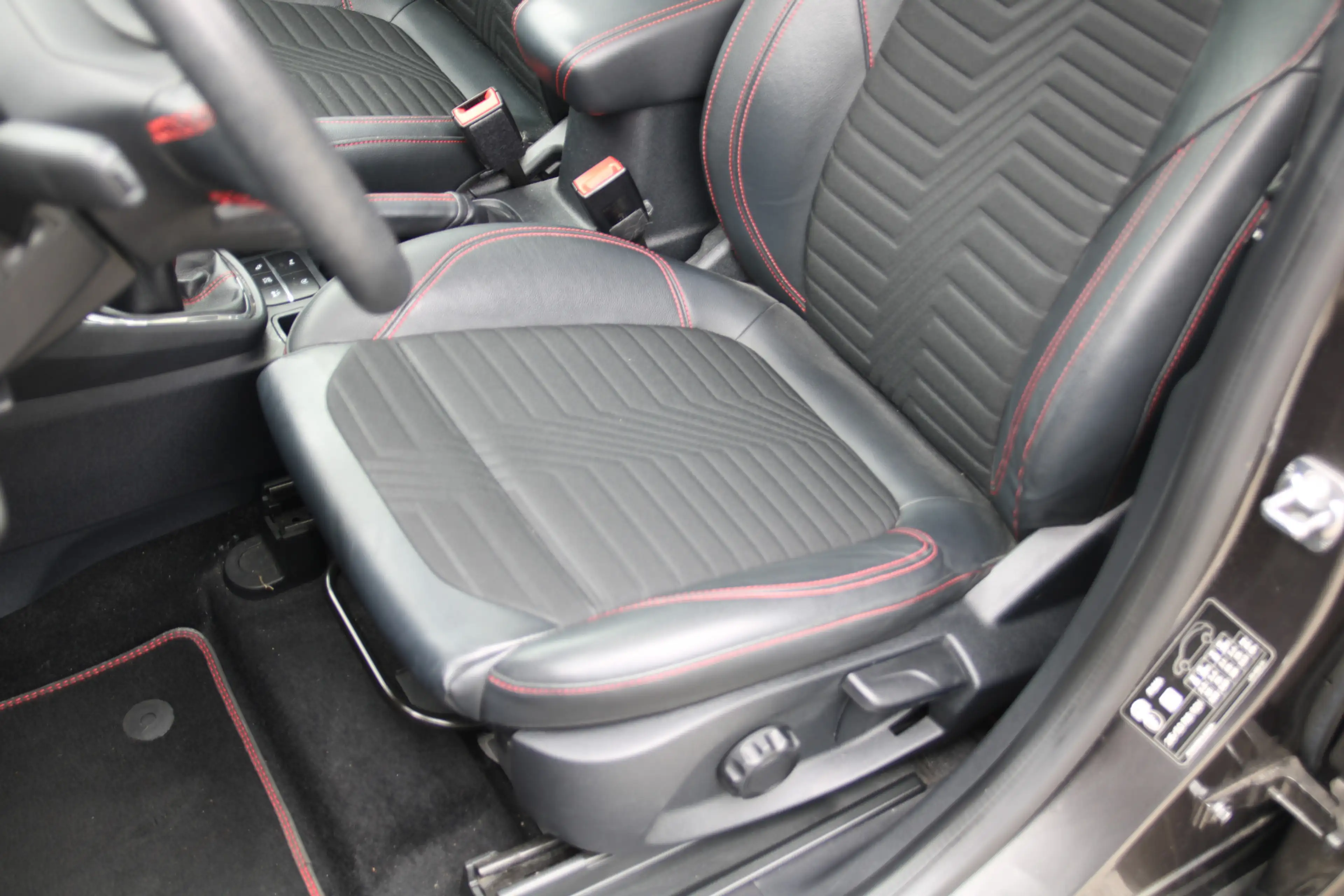 Ford Puma 1.0 EcoBoost 155 PK Hybrid ST-Line X PANORAMADAK | — photo 12