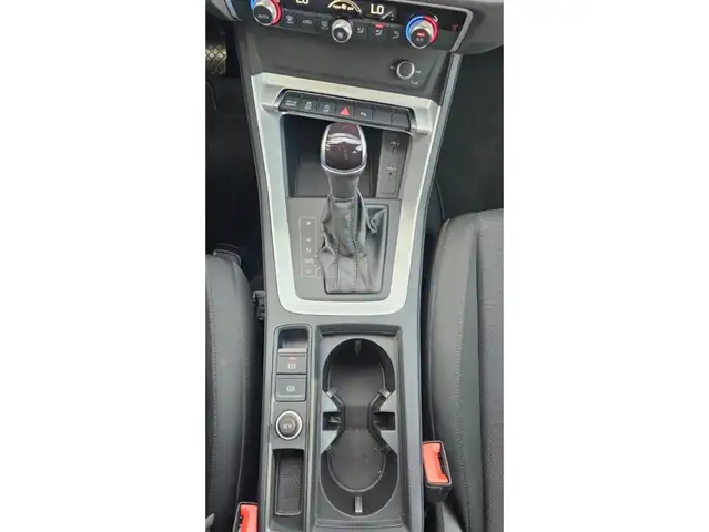 Audi Q3 view 9