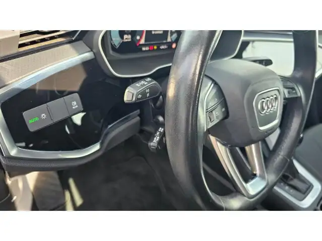 Audi Q3 view 7