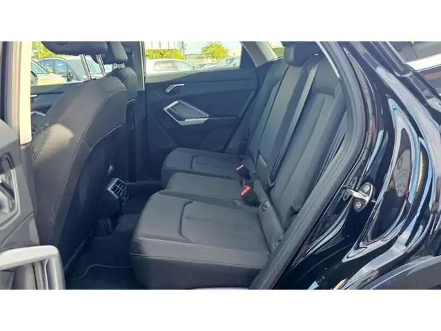Audi Q3 view 25