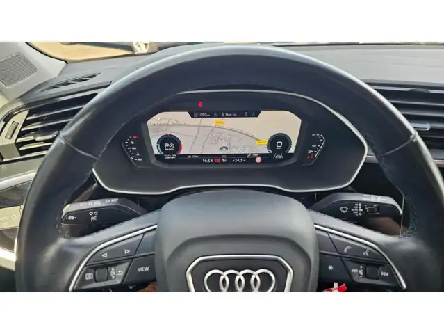 Audi Q3 view 5