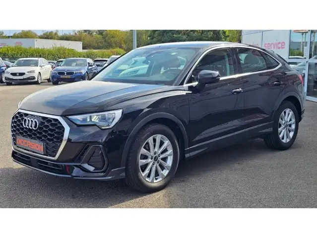 Audi Q3 view 2