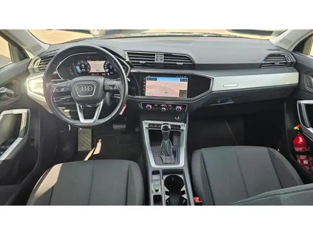 Audi Q3 view 4