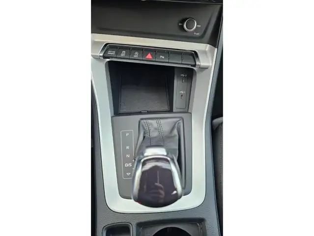 Audi Q3 view 10