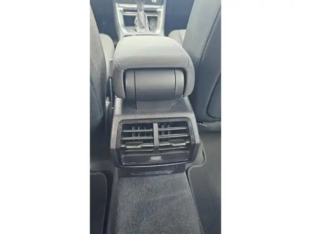 Audi Q3 view 26