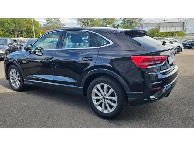 Audi Q3 view 21