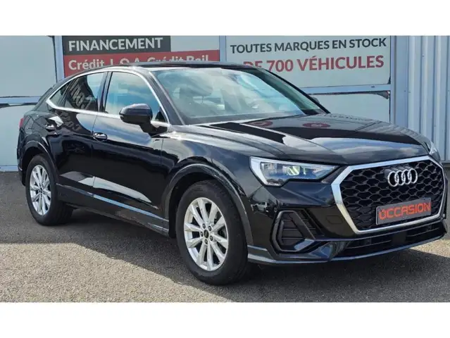 Audi Q3 view 20