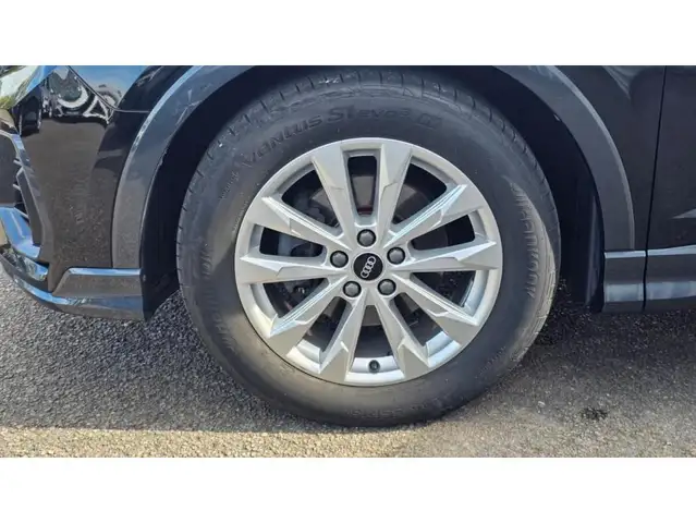 Audi Q3 view 30