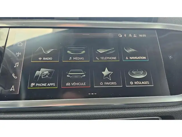 Audi Q3 view 14