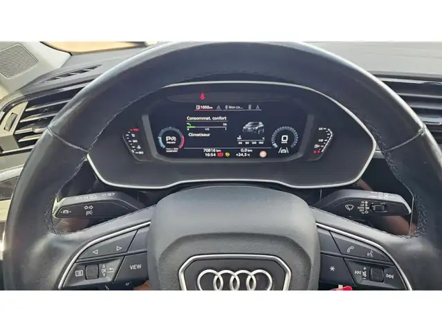 Audi Q3 view 6