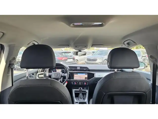 Audi Q3 view 17