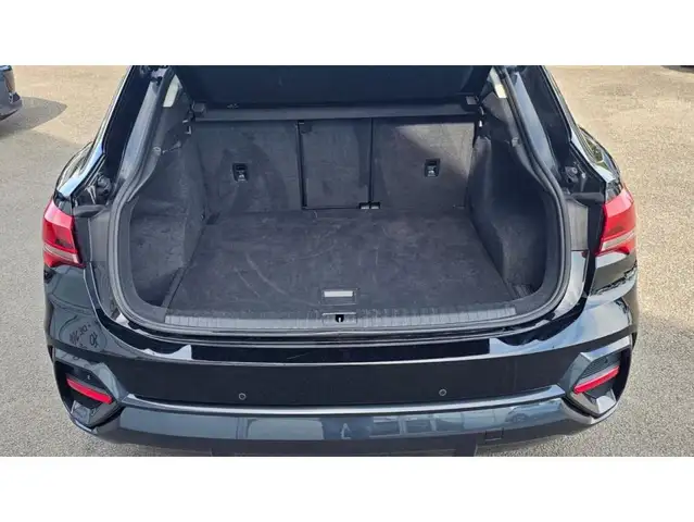 Audi Q3 view 22