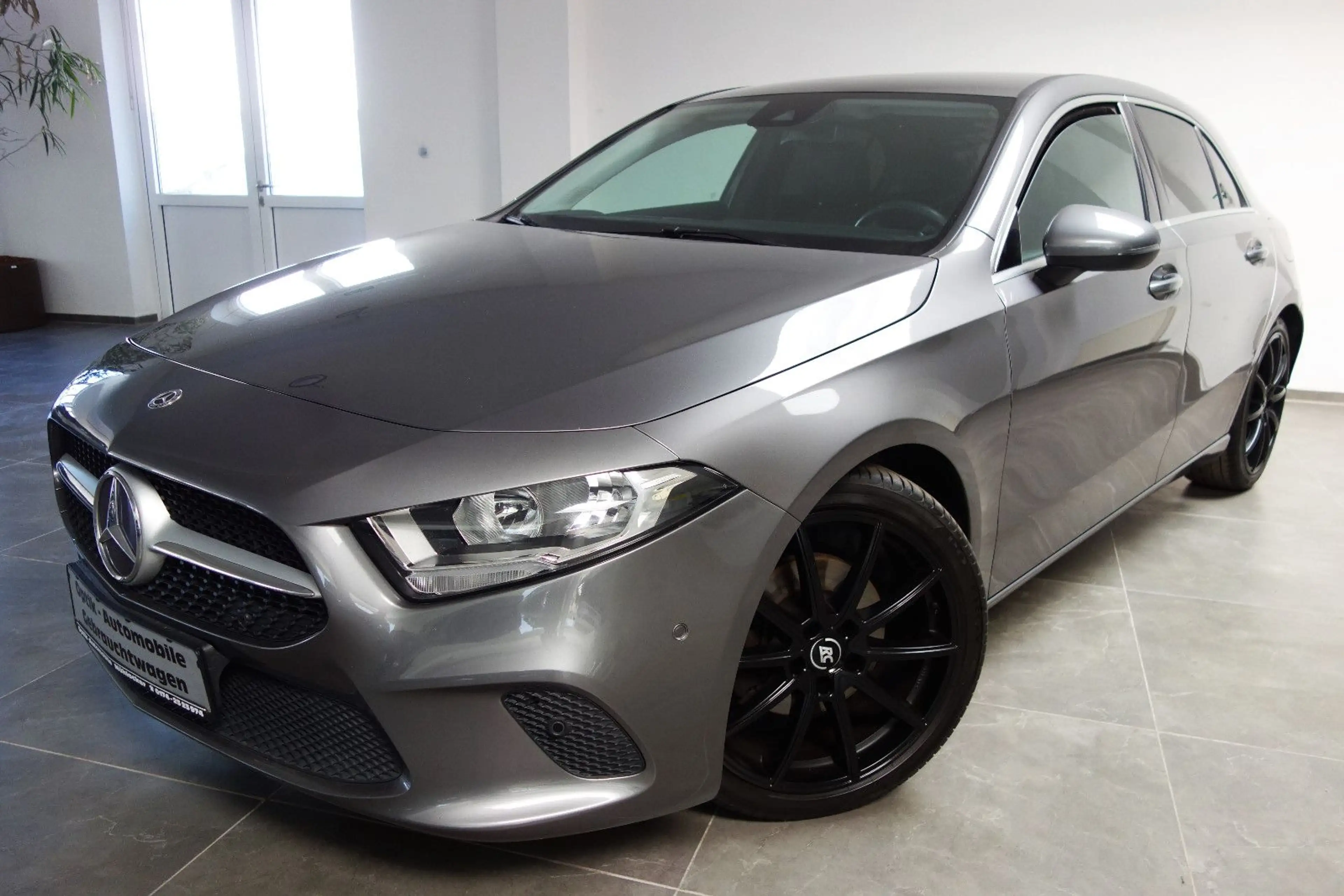 Mercedes-Benz A 200 Sportpaket Leder/6-Gang/MBUX/Klima/19-Zoll