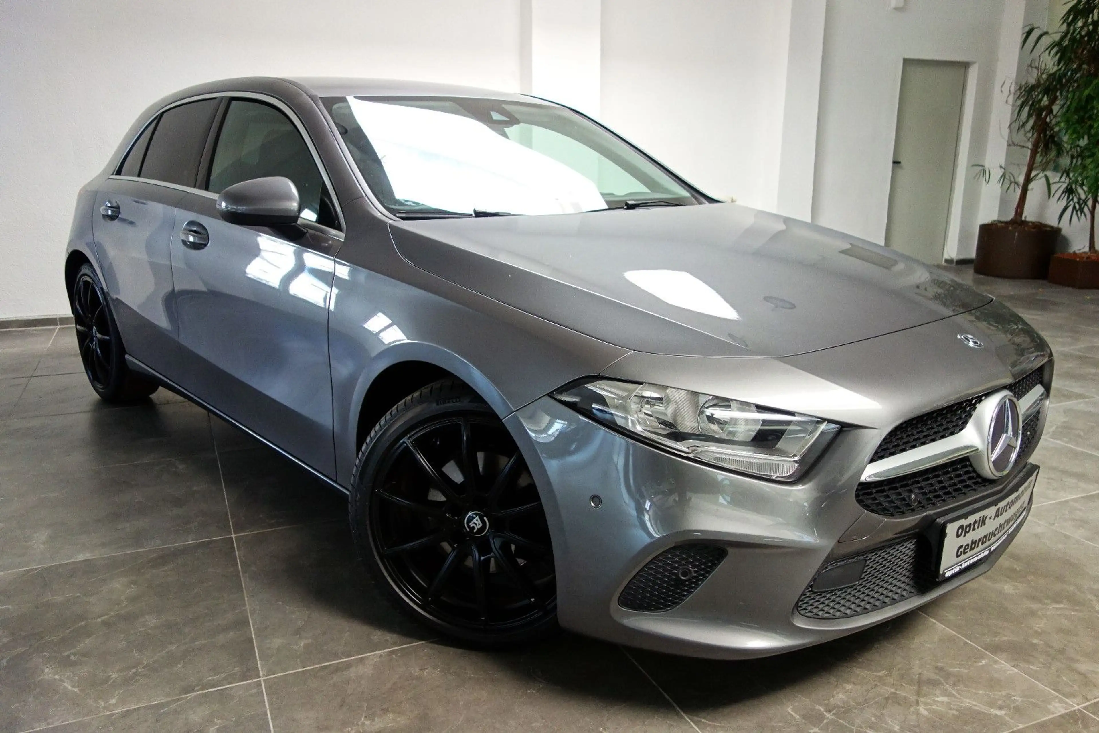 Mercedes-Benz A 200 Sportpaket Leder/6-Gang/MBUX/Klima/19-Zoll — photo 2