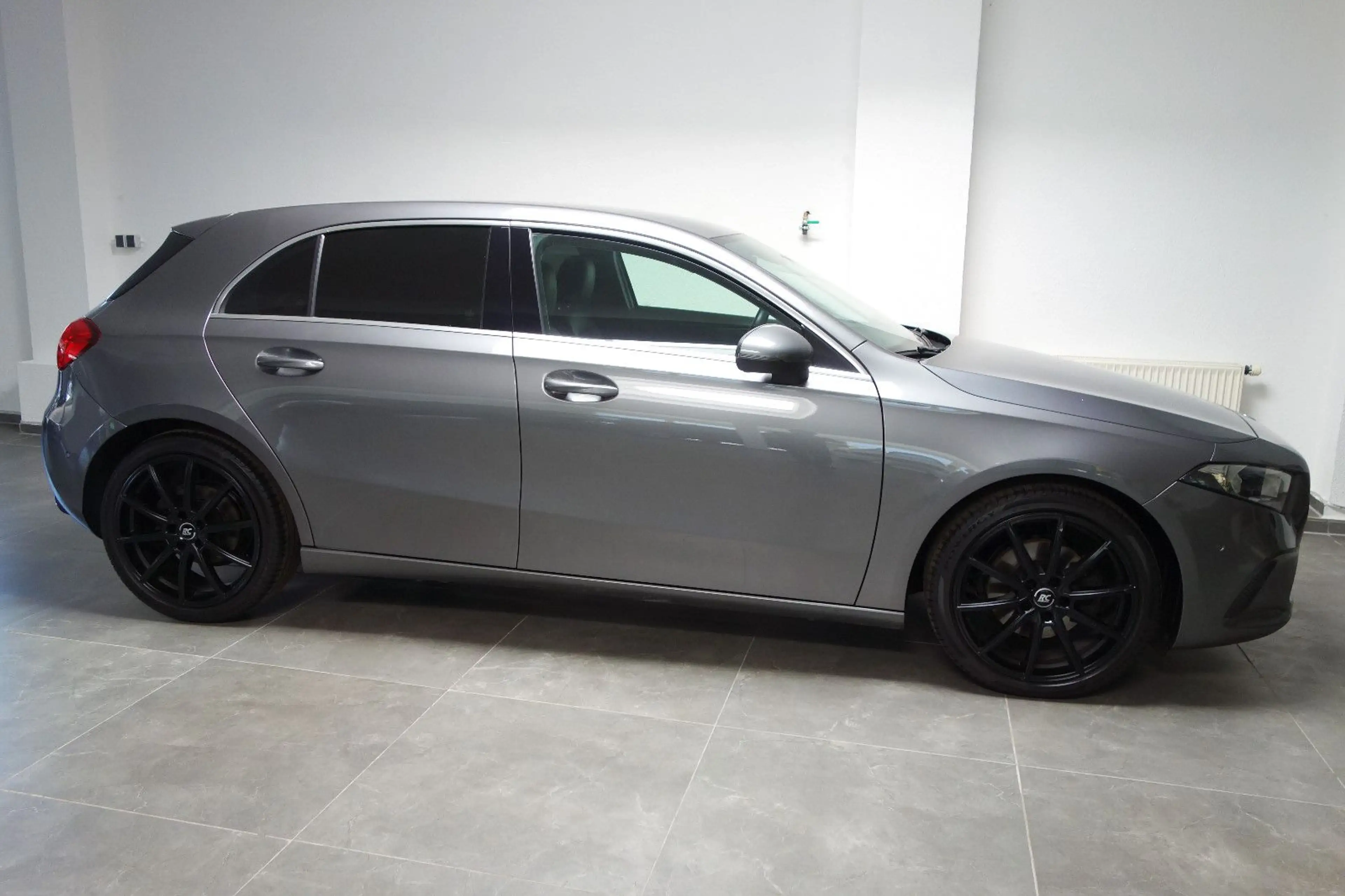 Mercedes-Benz A 200 Sportpaket Leder/6-Gang/MBUX/Klima/19-Zoll — photo 7