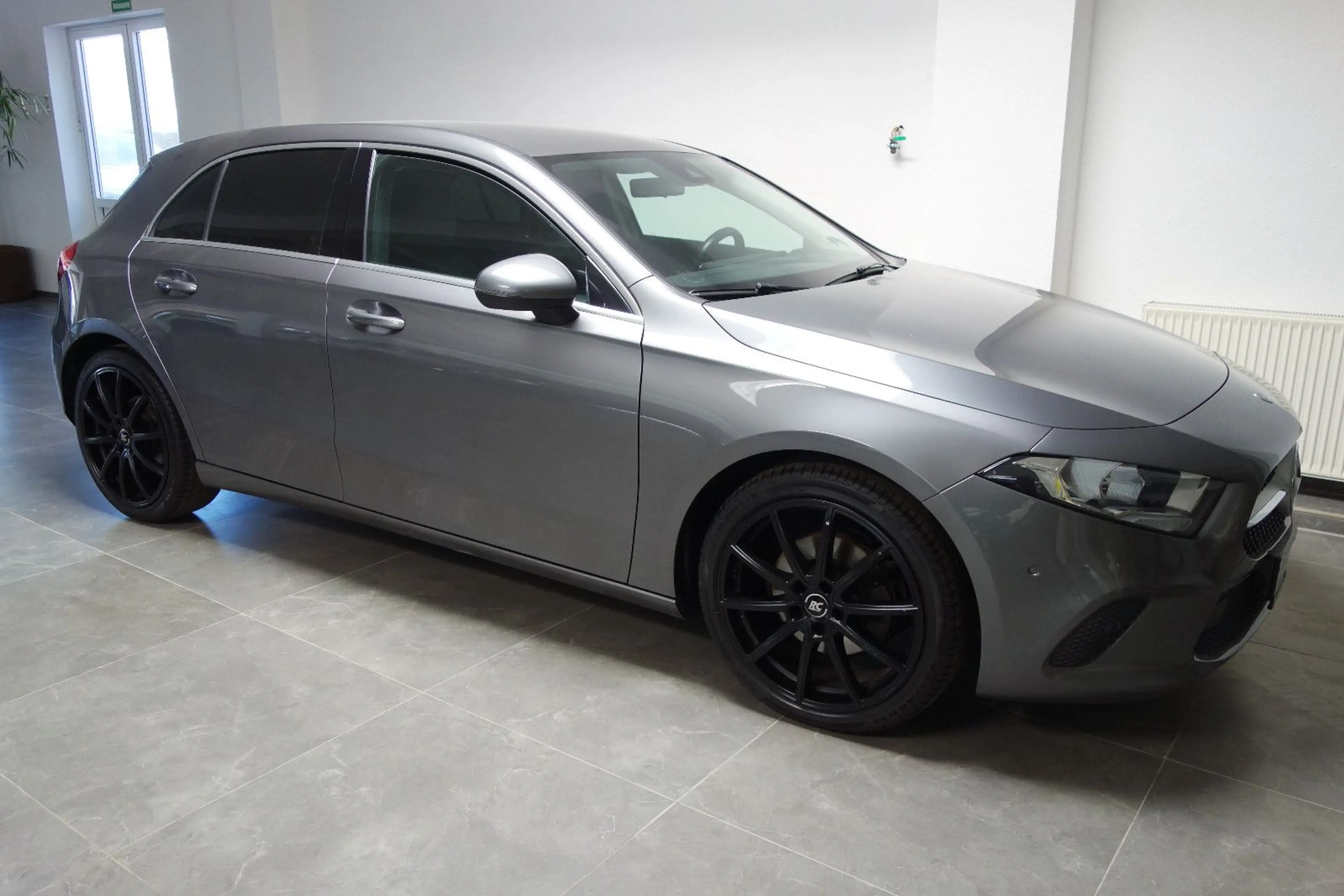 Mercedes-Benz A 200 Sportpaket Leder/6-Gang/MBUX/Klima/19-Zoll — photo 6