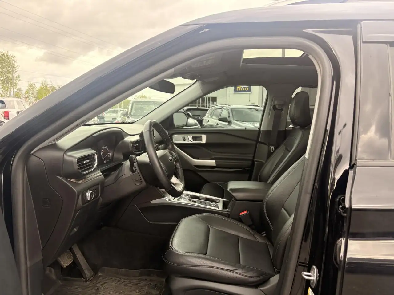 Ford Explorer photo Ford Explorer