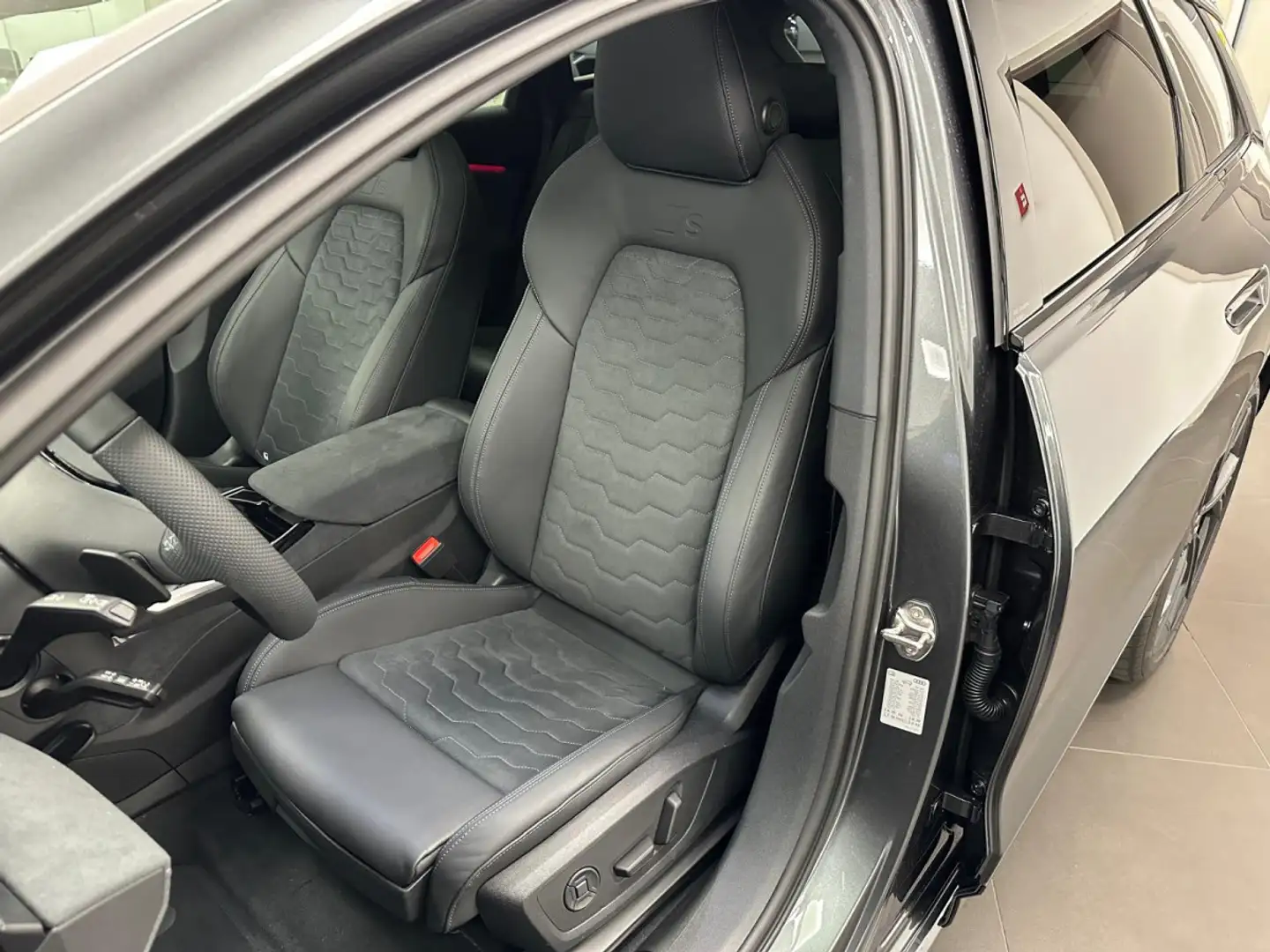 Audi A6 e-tron Avant e-tron performance 270 (367) kW (c Gris - 2