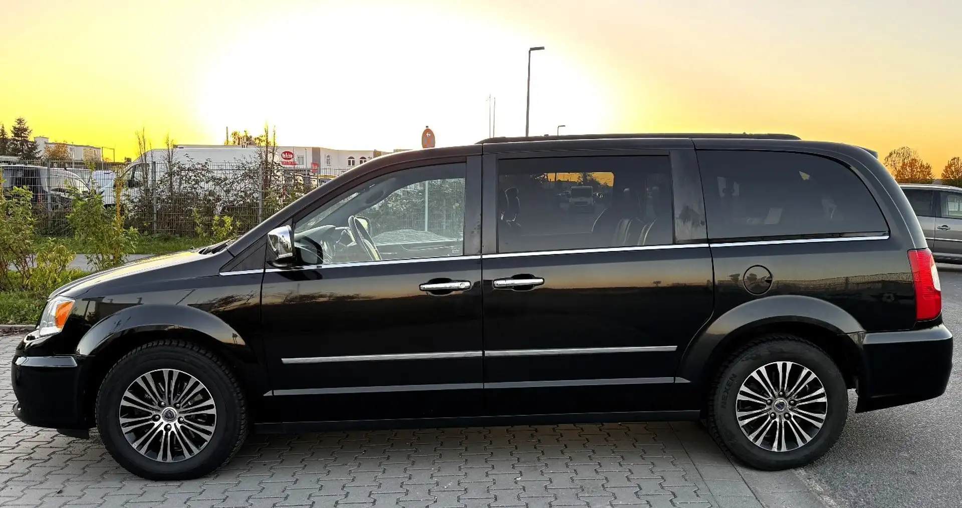 Lancia Voyager Voyager 2.8 Multijet 16vS Schwarz - 2