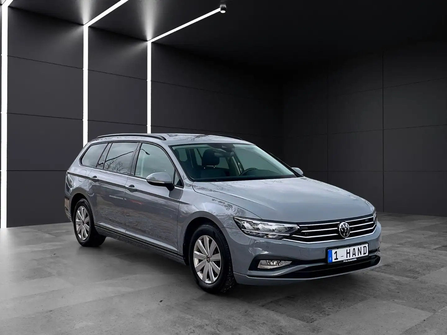 Volkswagen Passat Variant Conceptline Automatik~AHK~1.Hand~SHZ~Navi Grijs - 1