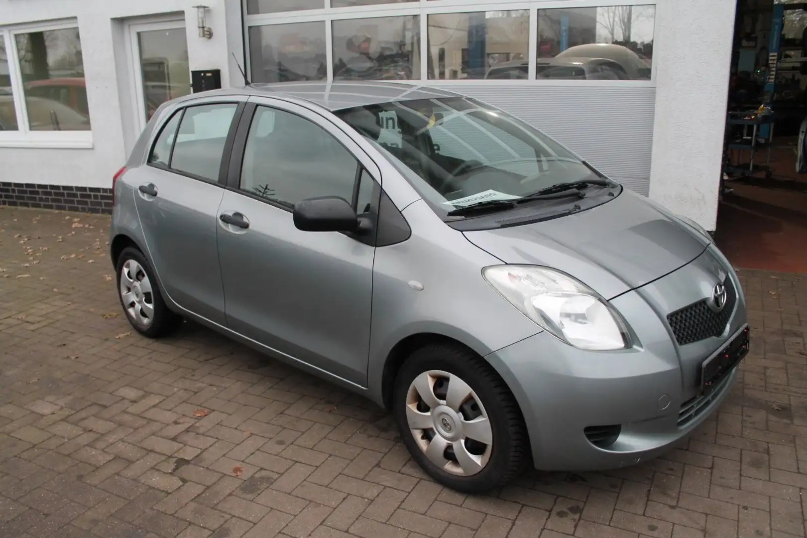 Toyota Yaris Cool *TÜV-NEU* Silber - 2