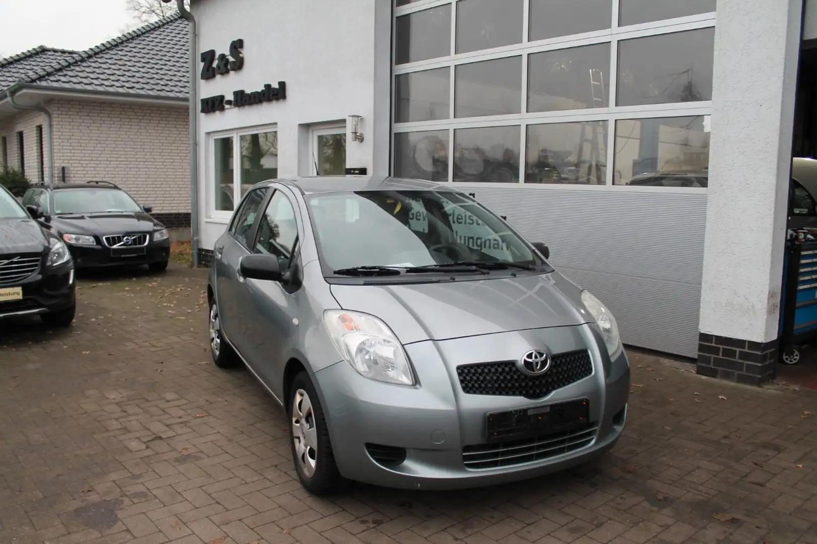 Toyota Yaris Cool *TÜV-NEU* Silber - 1