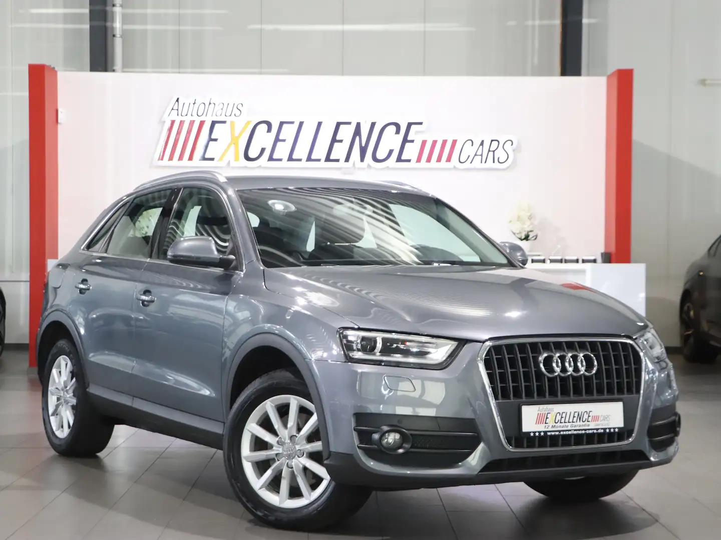 Audi Q3 2.0 TDI / XENON, NAVI+, TEMPOMAT,SHZ,PDC-V+H Grau - 1