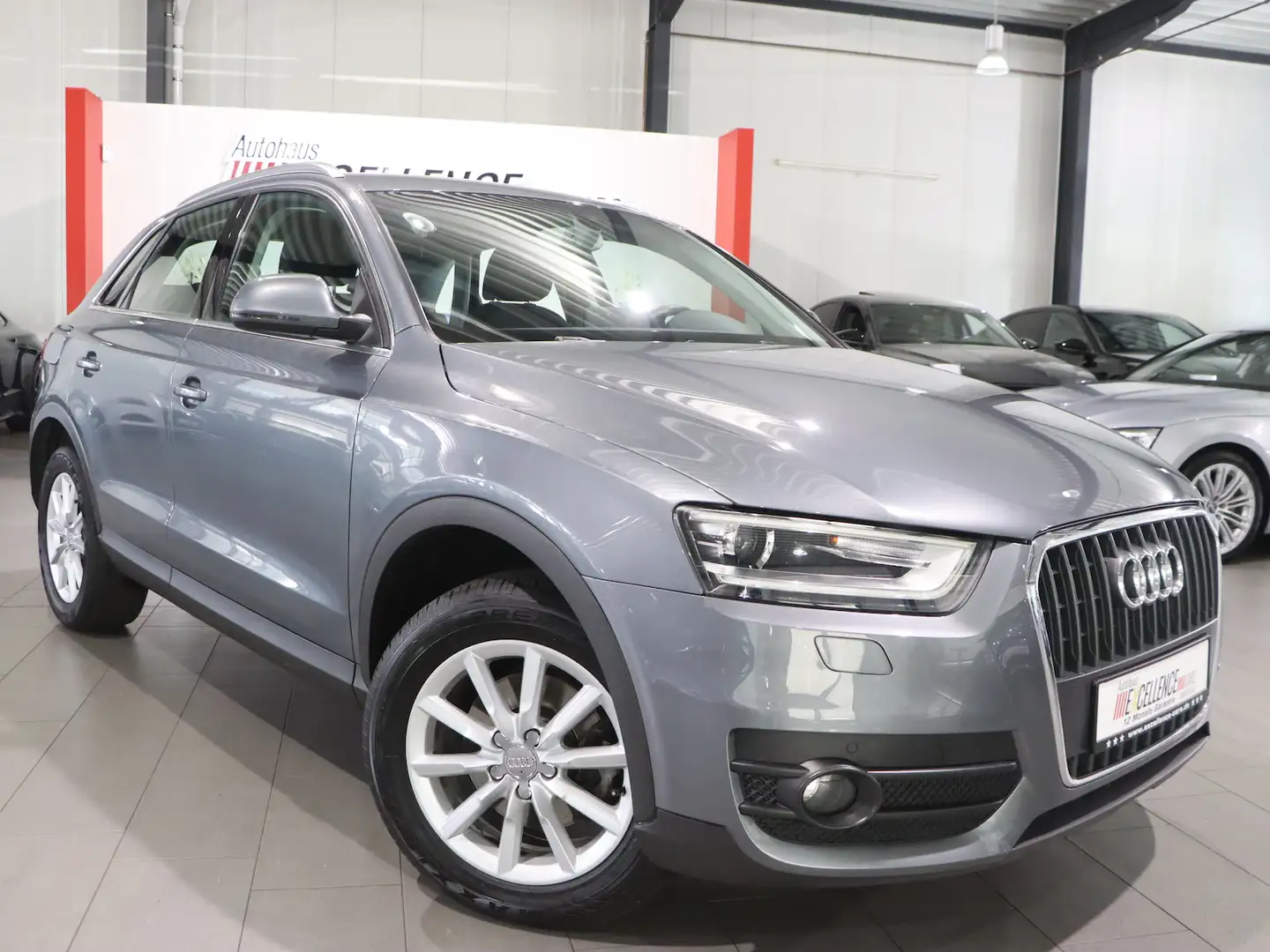 Audi Q3 2.0 TDI / XENON, NAVI+, TEMPOMAT,SHZ,PDC-V+H Grau - 2