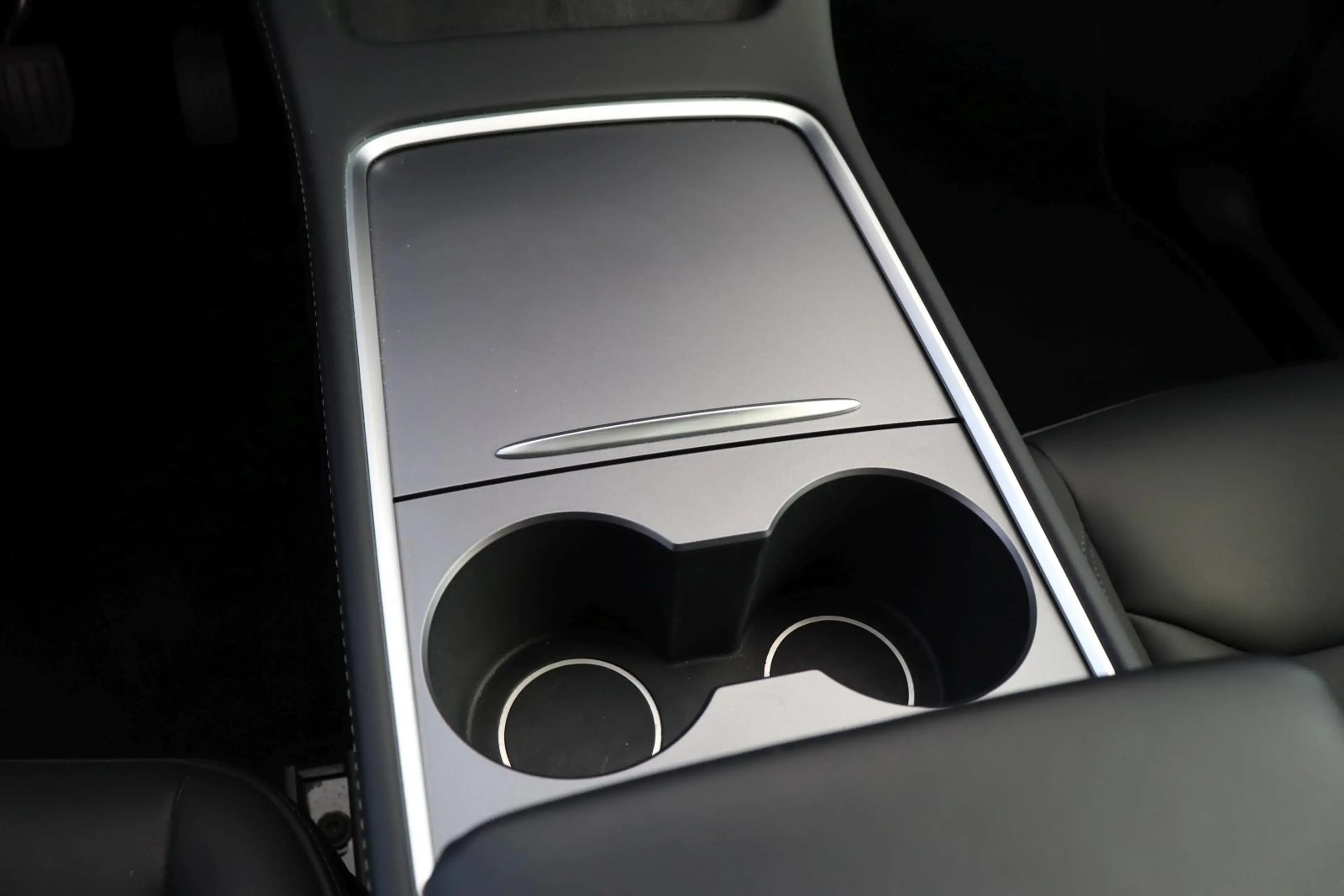 Tesla Model Y Long Range Dual AWD +AHK+MWST+1HAND+LED+ — photo 12