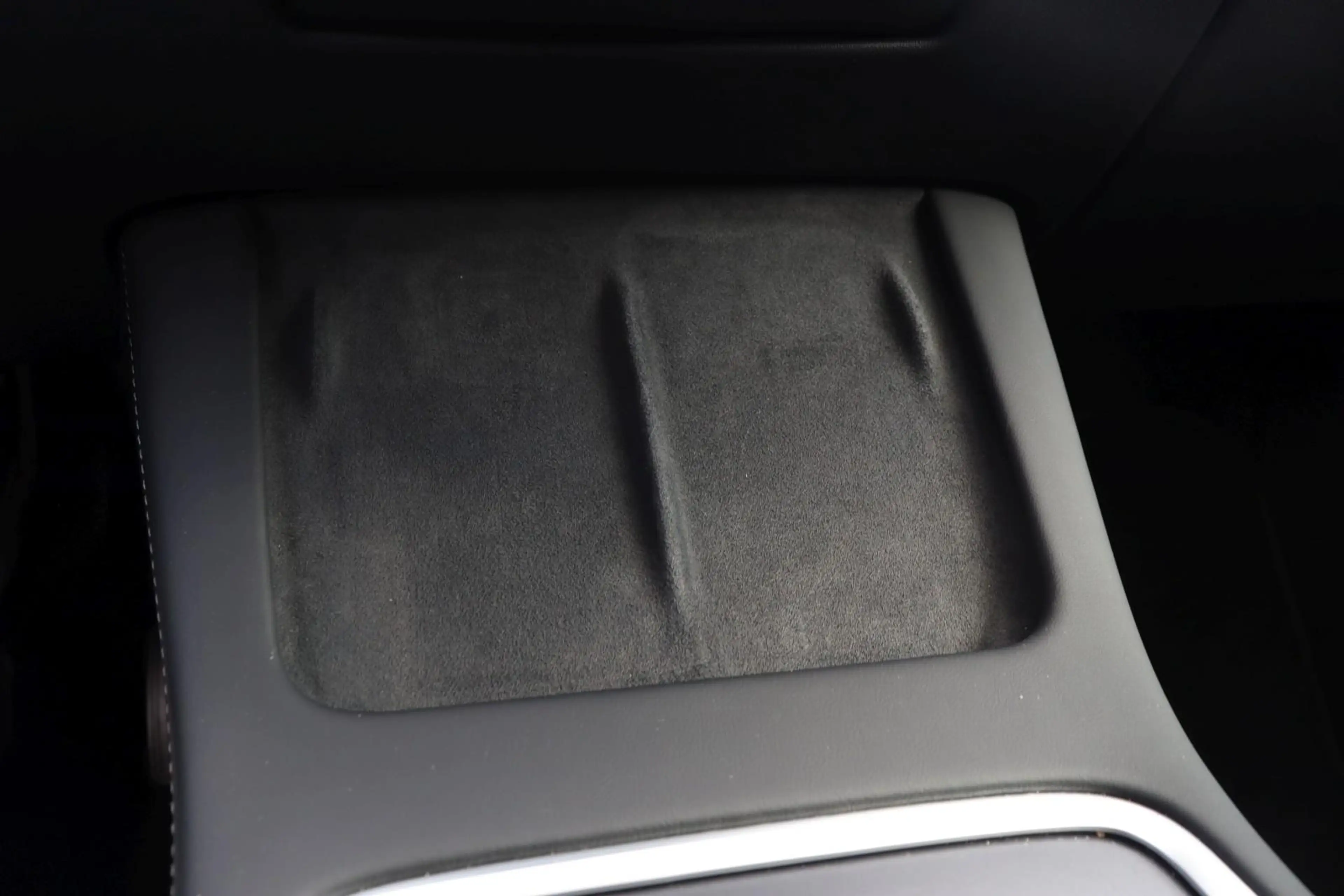 Tesla Model Y Long Range Dual AWD +AHK+MWST+1HAND+LED+ — photo 11
