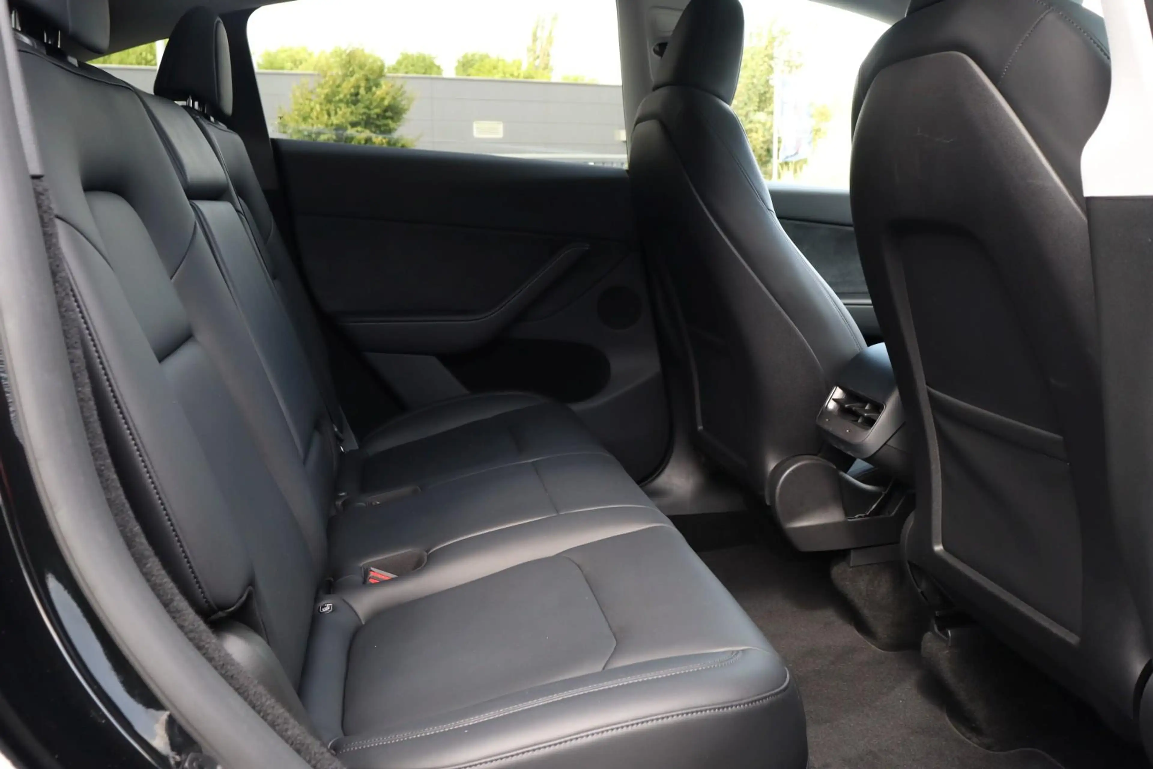 Tesla Model Y Long Range Dual AWD +AHK+MWST+1HAND+LED+ — photo 14