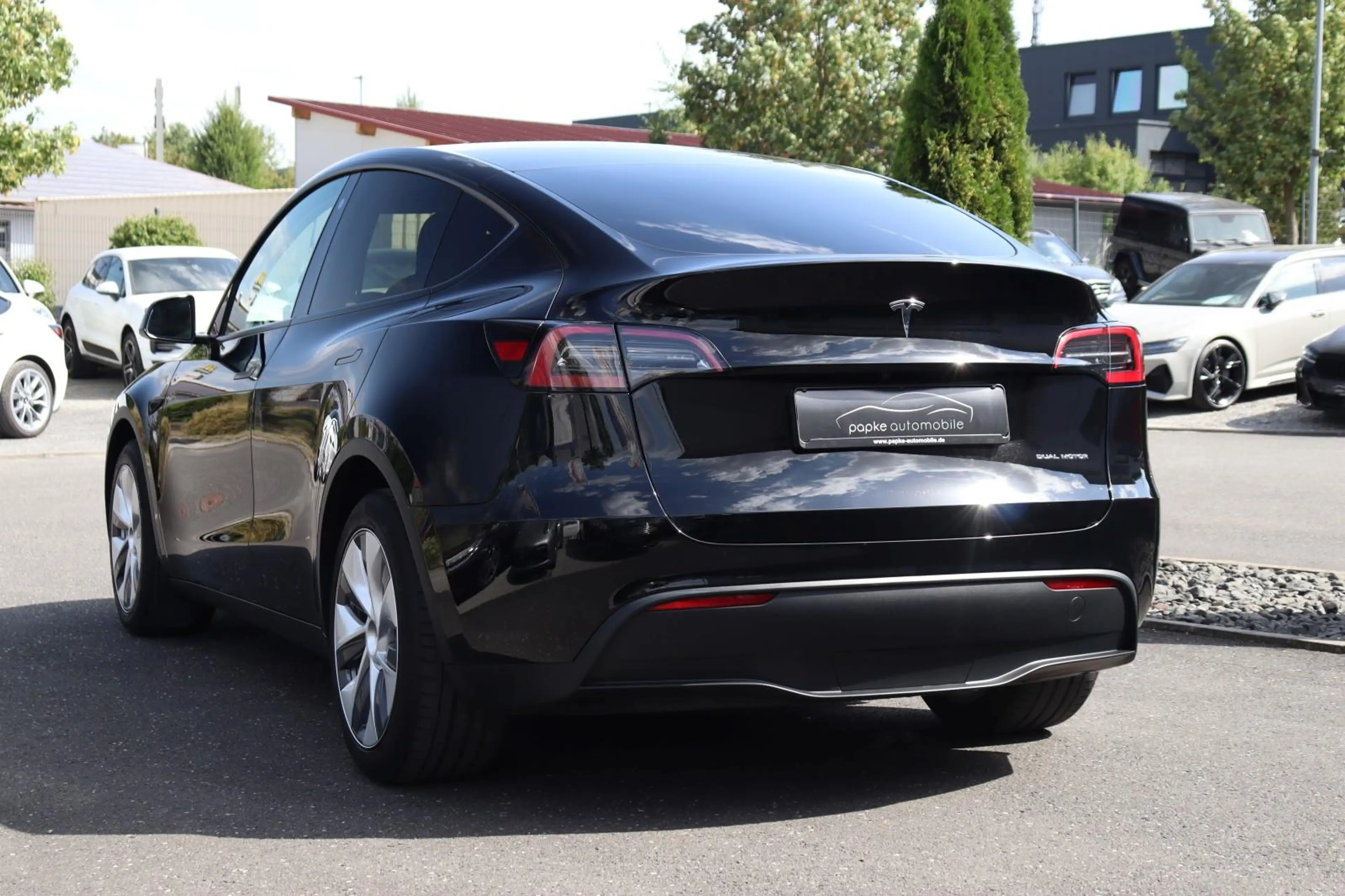 Tesla Model Y Long Range Dual AWD +AHK+MWST+1HAND+LED+ — photo 8