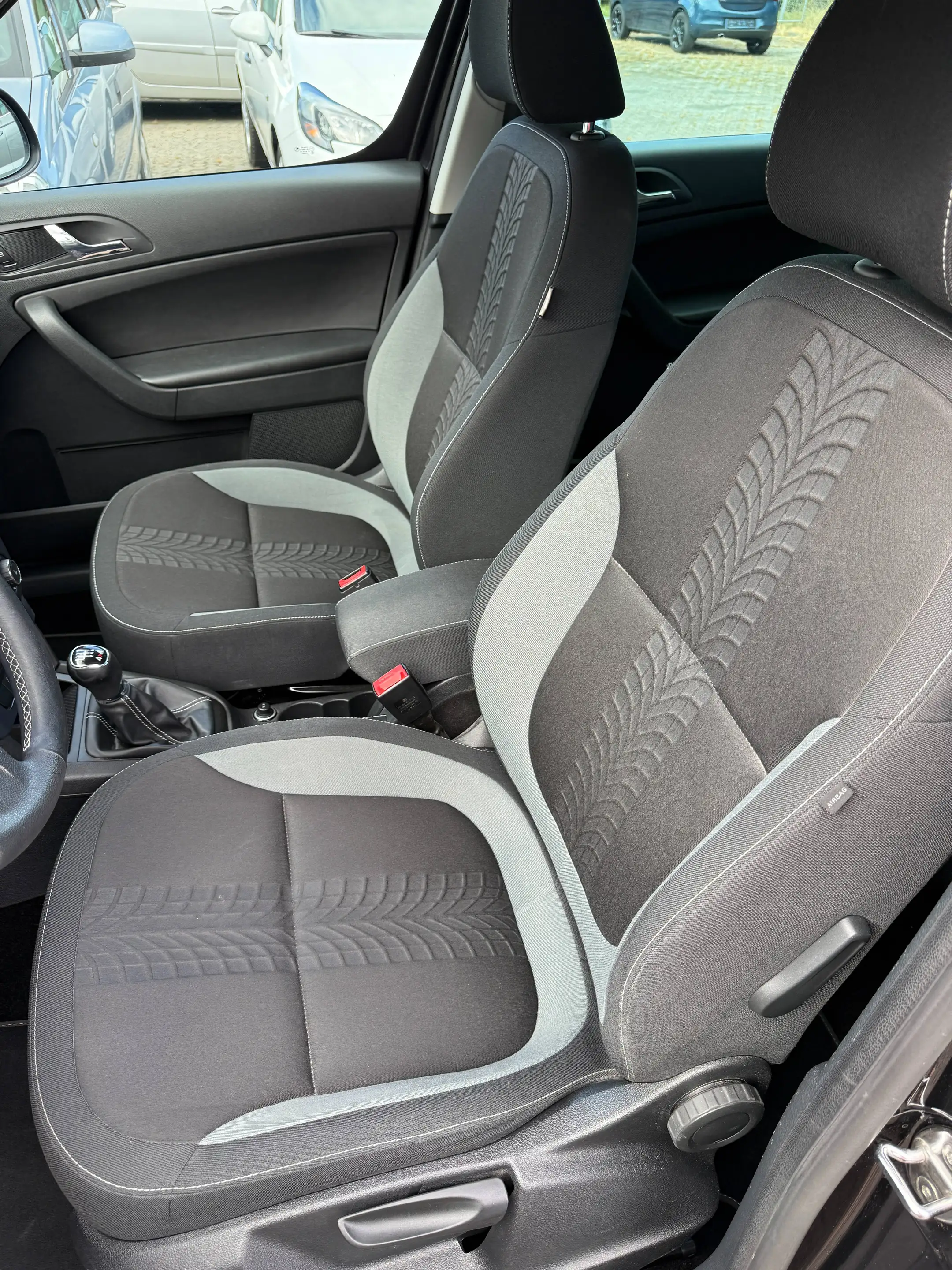 Skoda Yeti Yeti 2.0 TDI 4x4 Adventure — photo 8