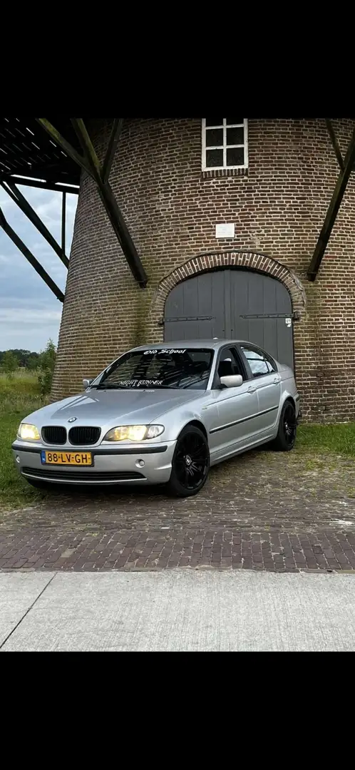 BMW 330 316i Lifestyle Exec. Zilver - 2
