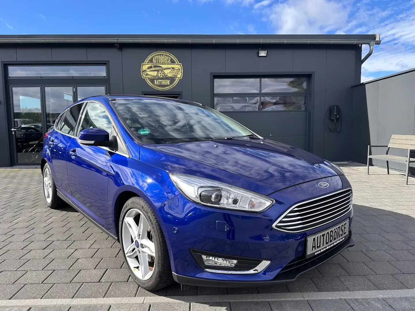 Ford Focus Lim. Titanium Blau - 1