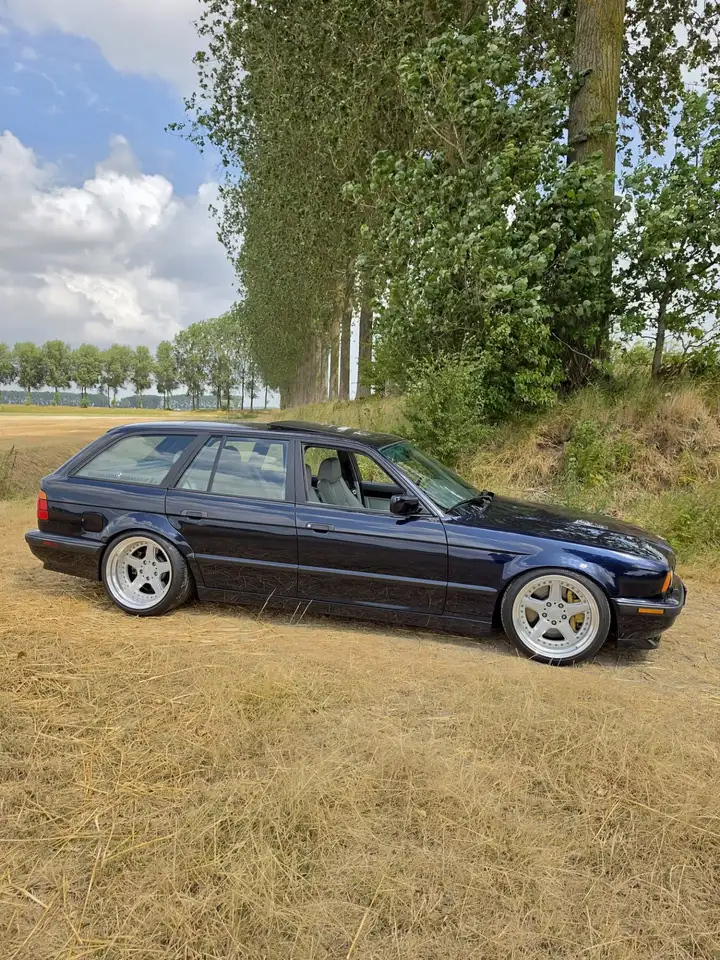 BMW 525i touring Executive, foto 2