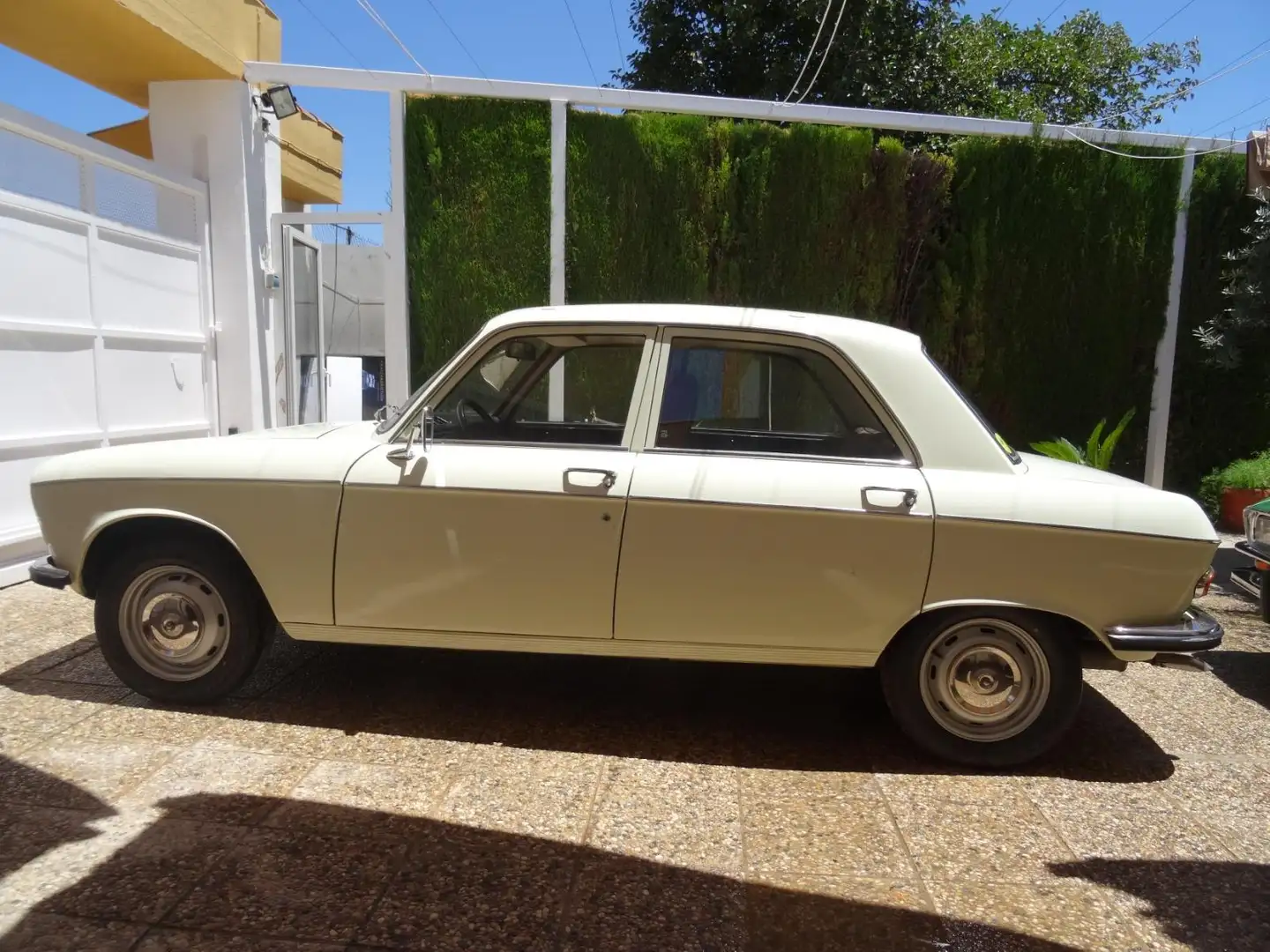 Peugeot 204 Sedan 1.4 Diesel **zeldzaam ** roestvrij!! Beige - 2