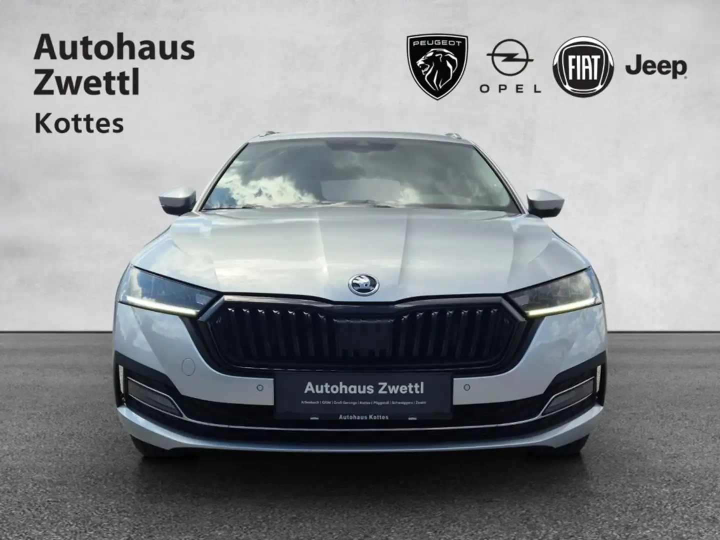 Skoda Octavia Combi 2,0 TDI Style DSG *LED*NAVI*AHK*RFK*ACC* Silber - 2