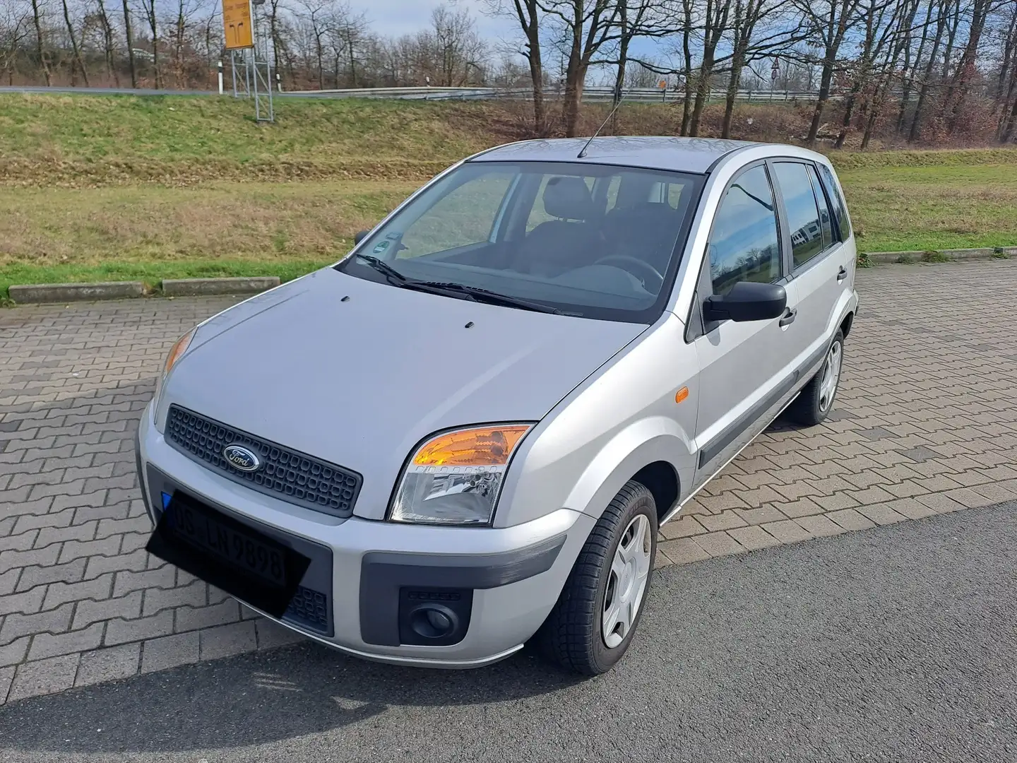 Ford Fusion 1.25 Ambiente Silber - 1