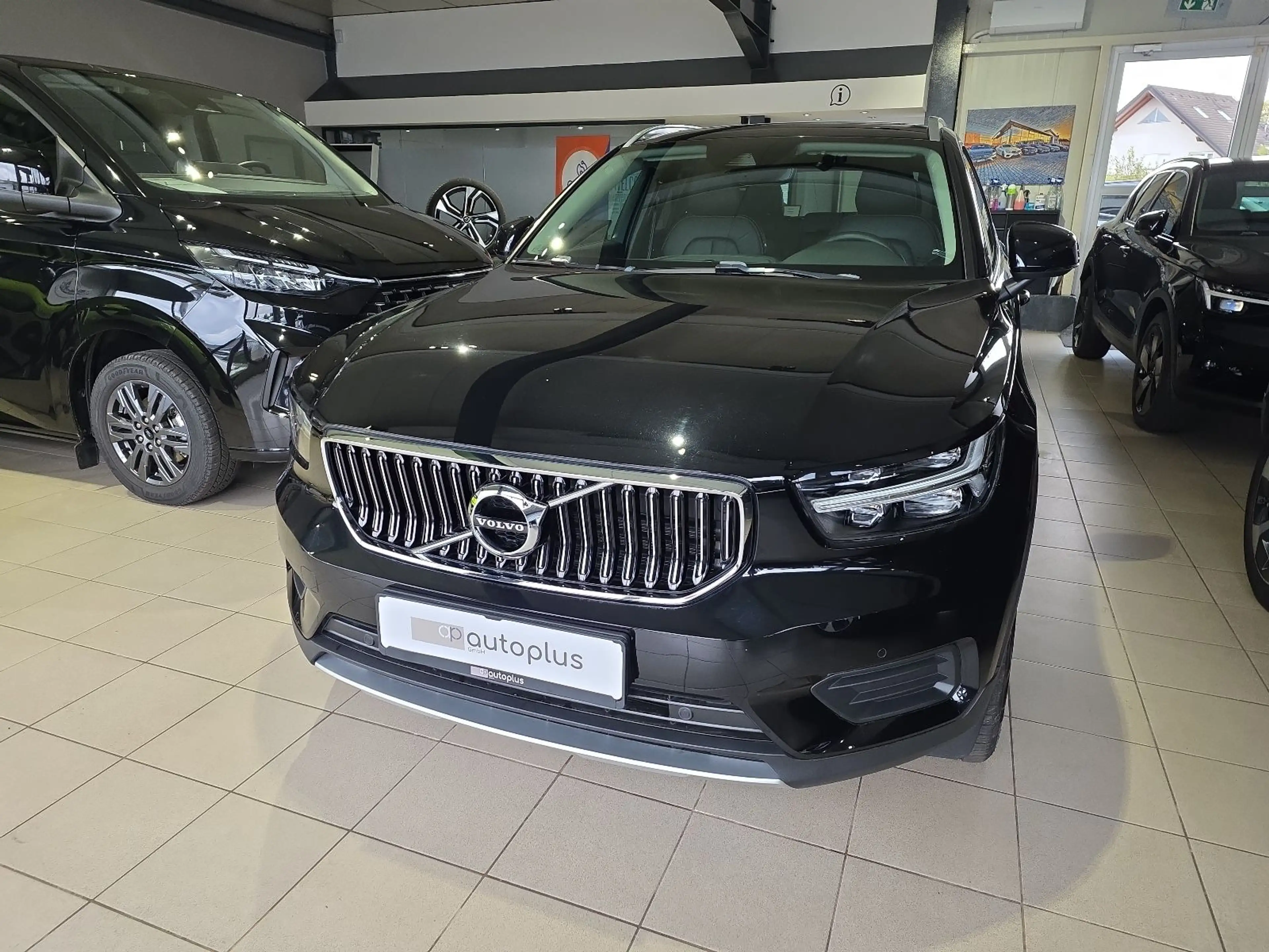 Volvo XC40 T3 Inscription AHK Leder Pano Kamera Winter — photo 2