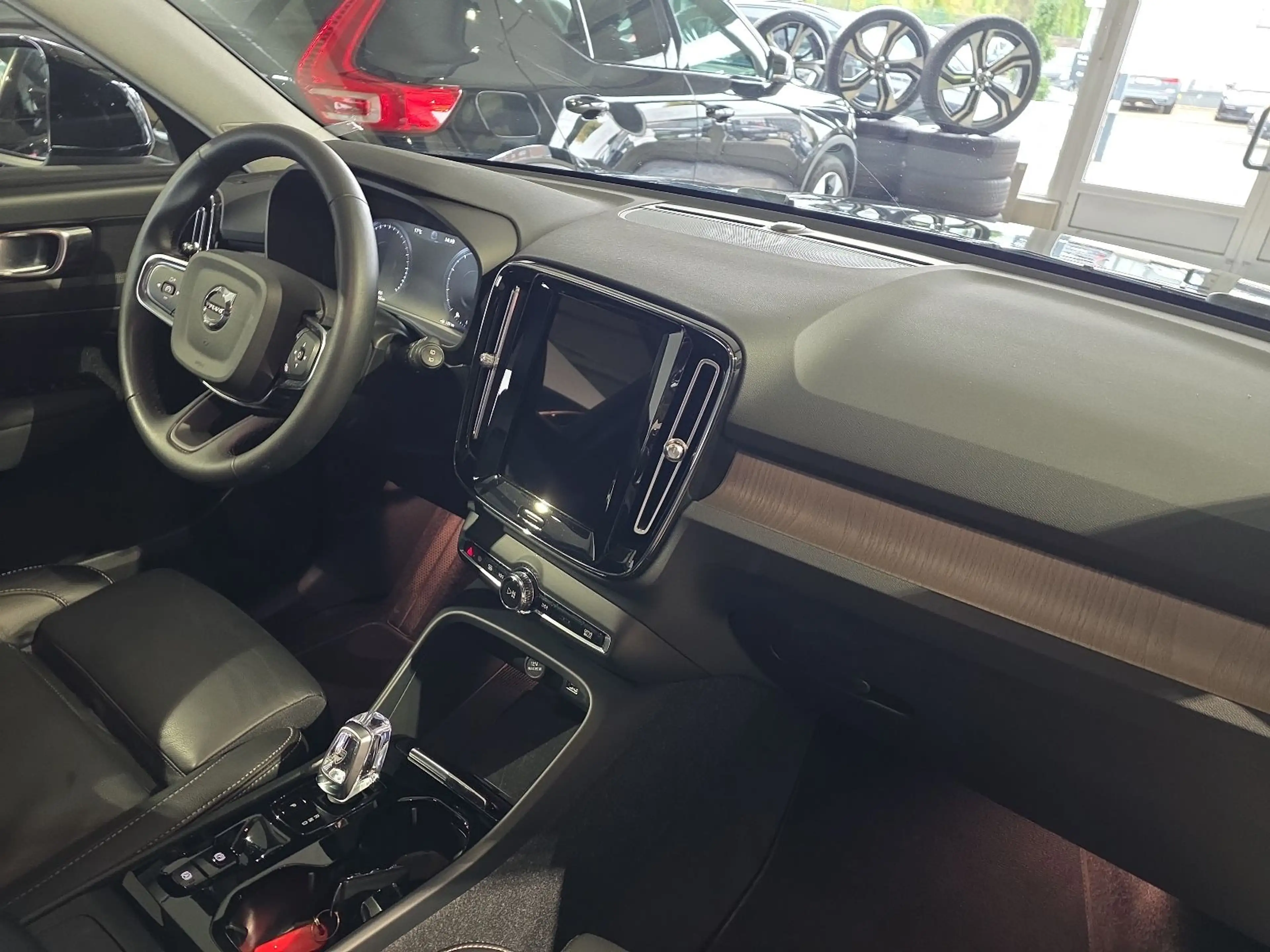 Volvo XC40 T3 Inscription AHK Leder Pano Kamera Winter — photo 12