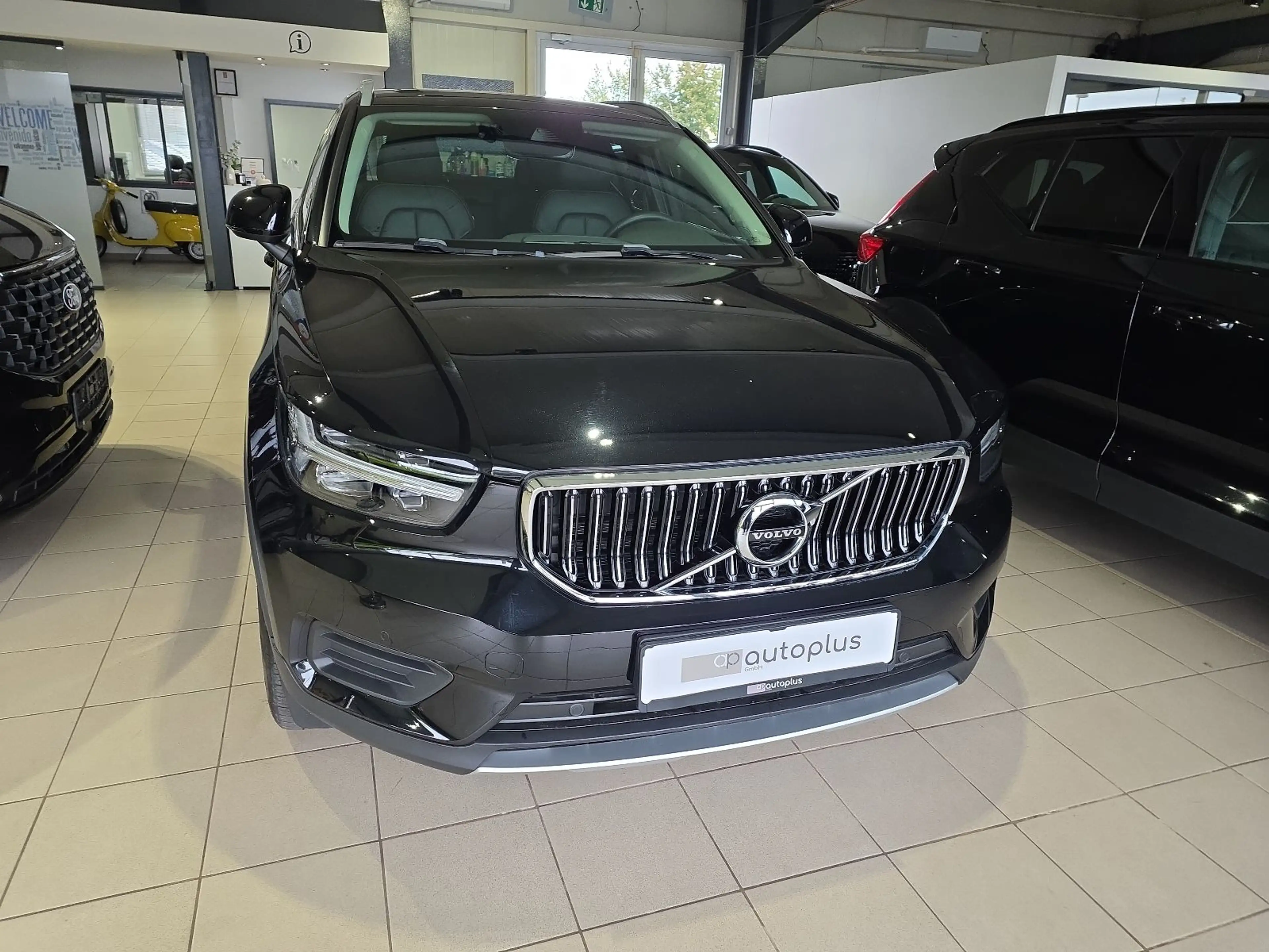 Volvo XC40 T3 Inscription AHK Leder Pano Kamera Winter — photo 4