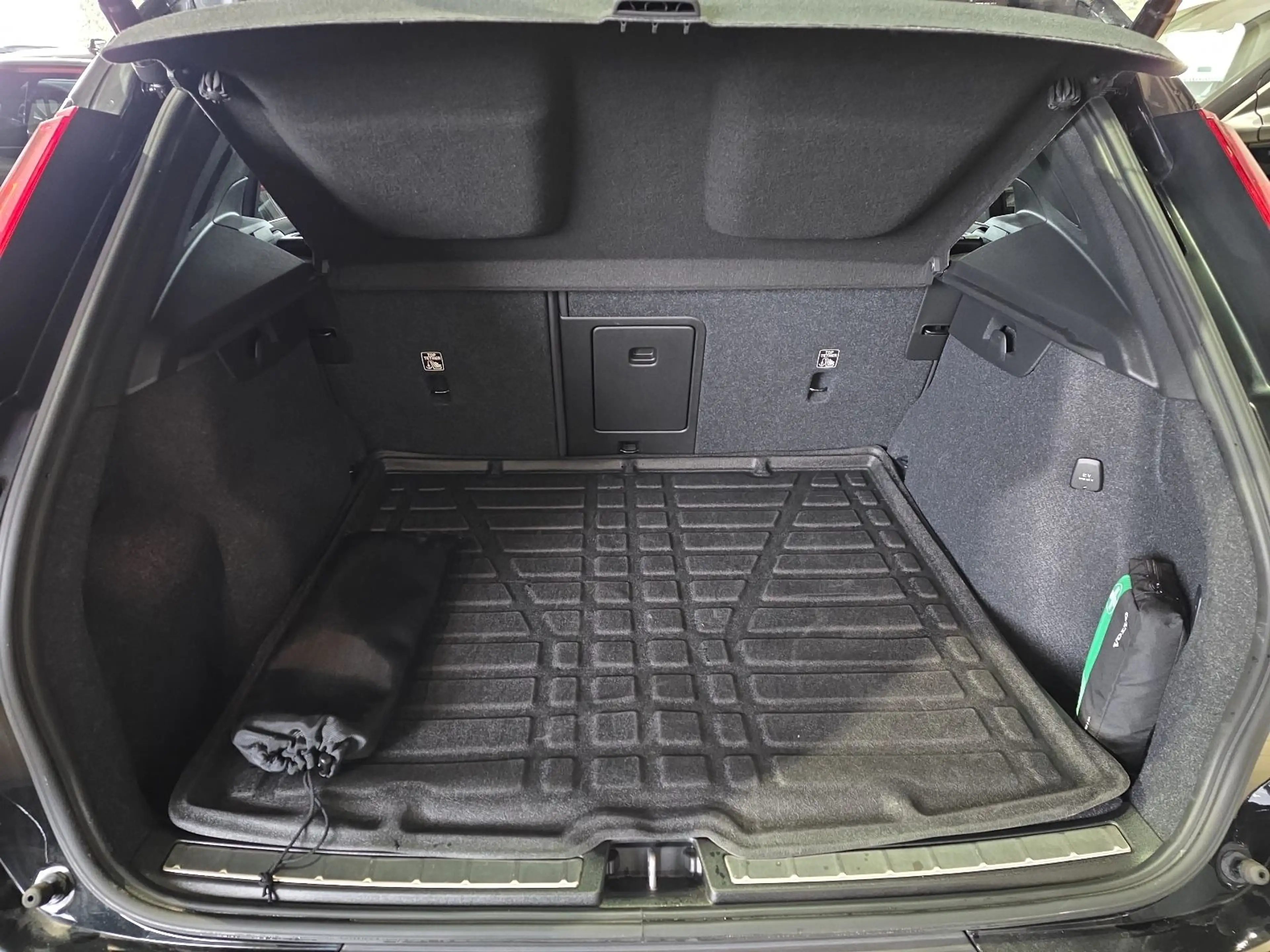 Volvo XC40 T3 Inscription AHK Leder Pano Kamera Winter — photo 14