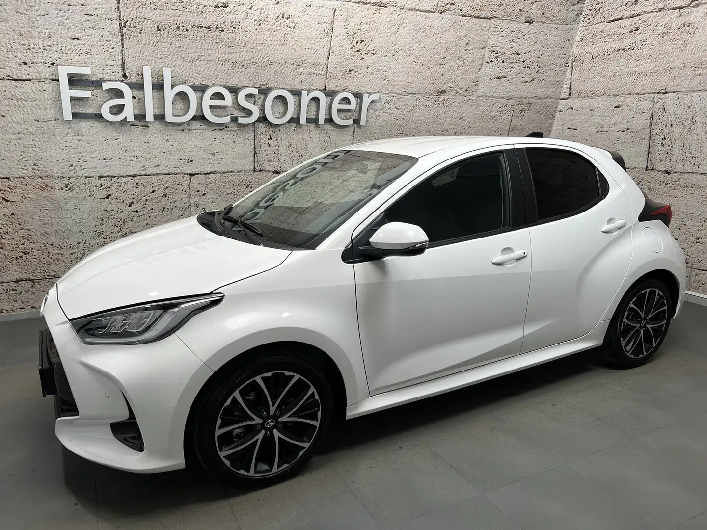 Toyota Yaris 1,5 Hybrid Teamplayer + Technik P. Weiß - 2