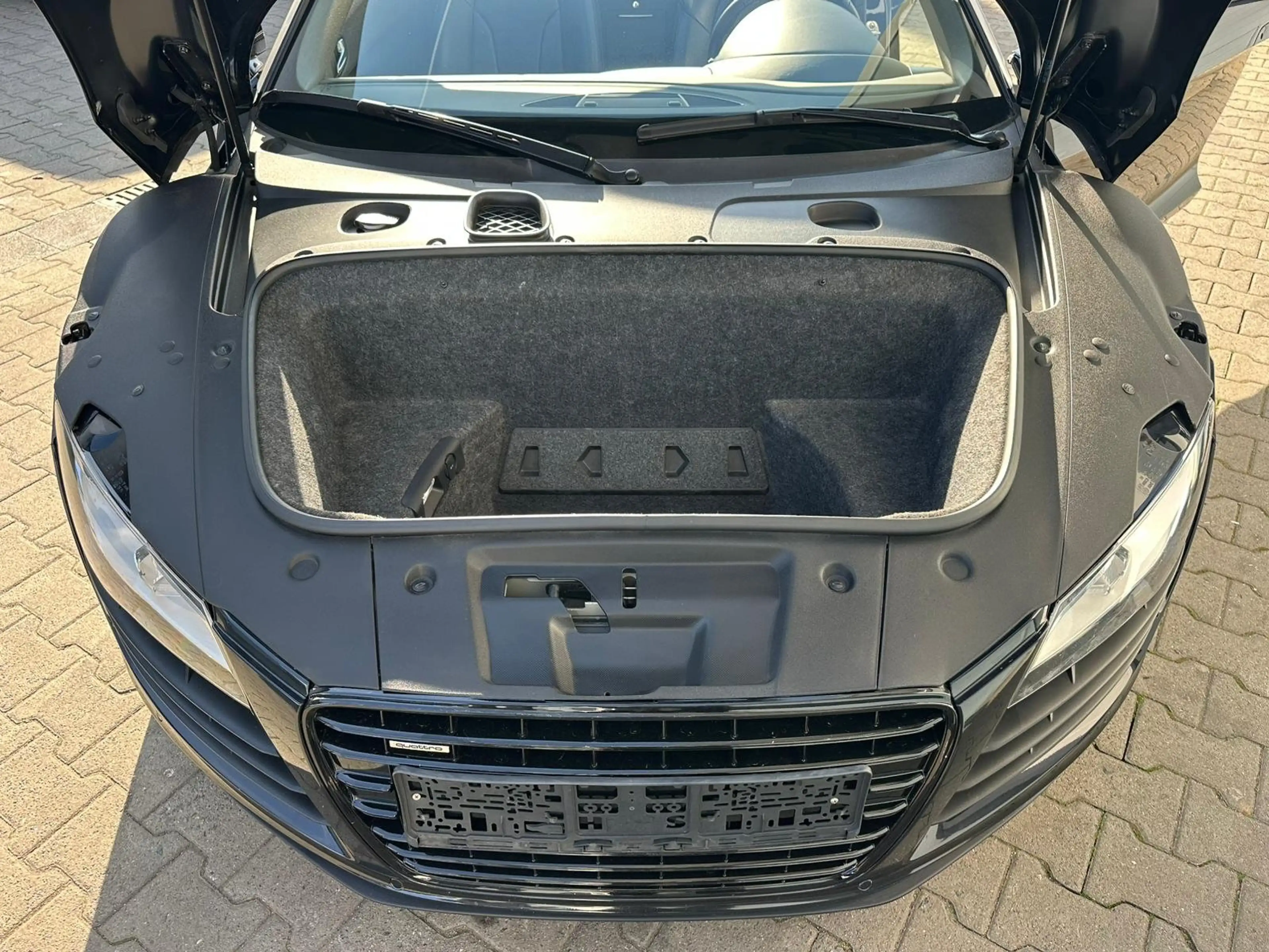 Audi R8 4.2 FSI quattro — photo 11