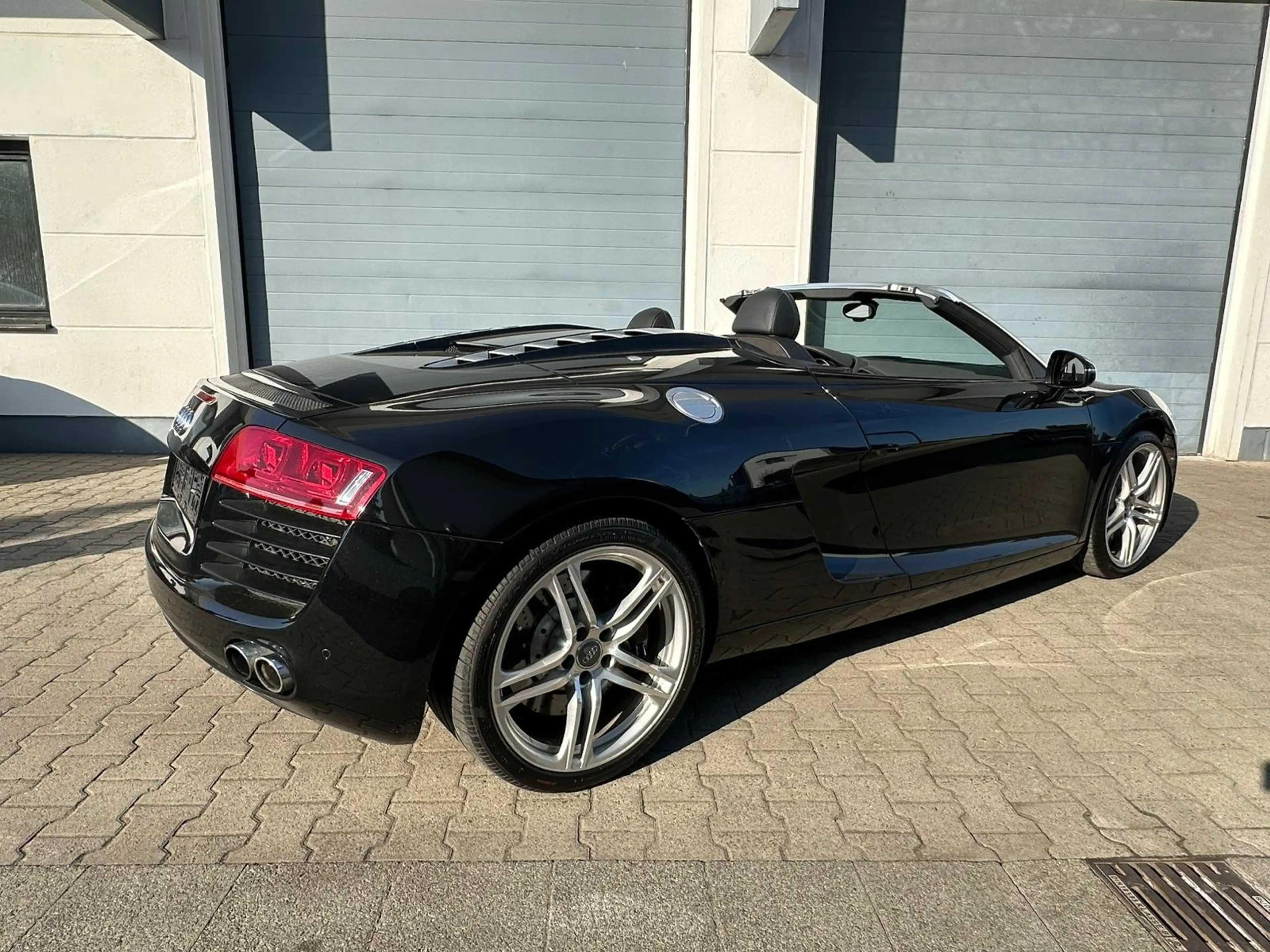 Audi R8 4.2 FSI quattro — photo 2