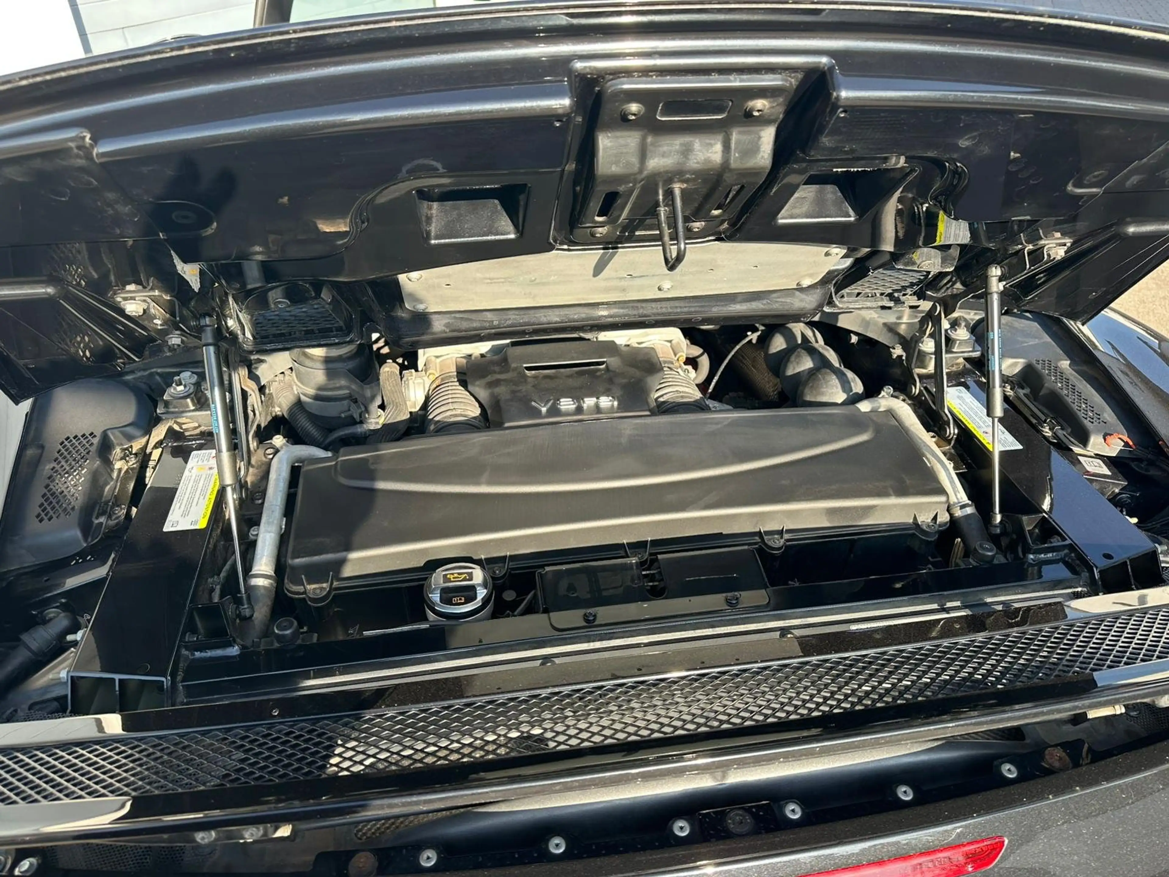 Audi R8 4.2 FSI quattro — photo 10