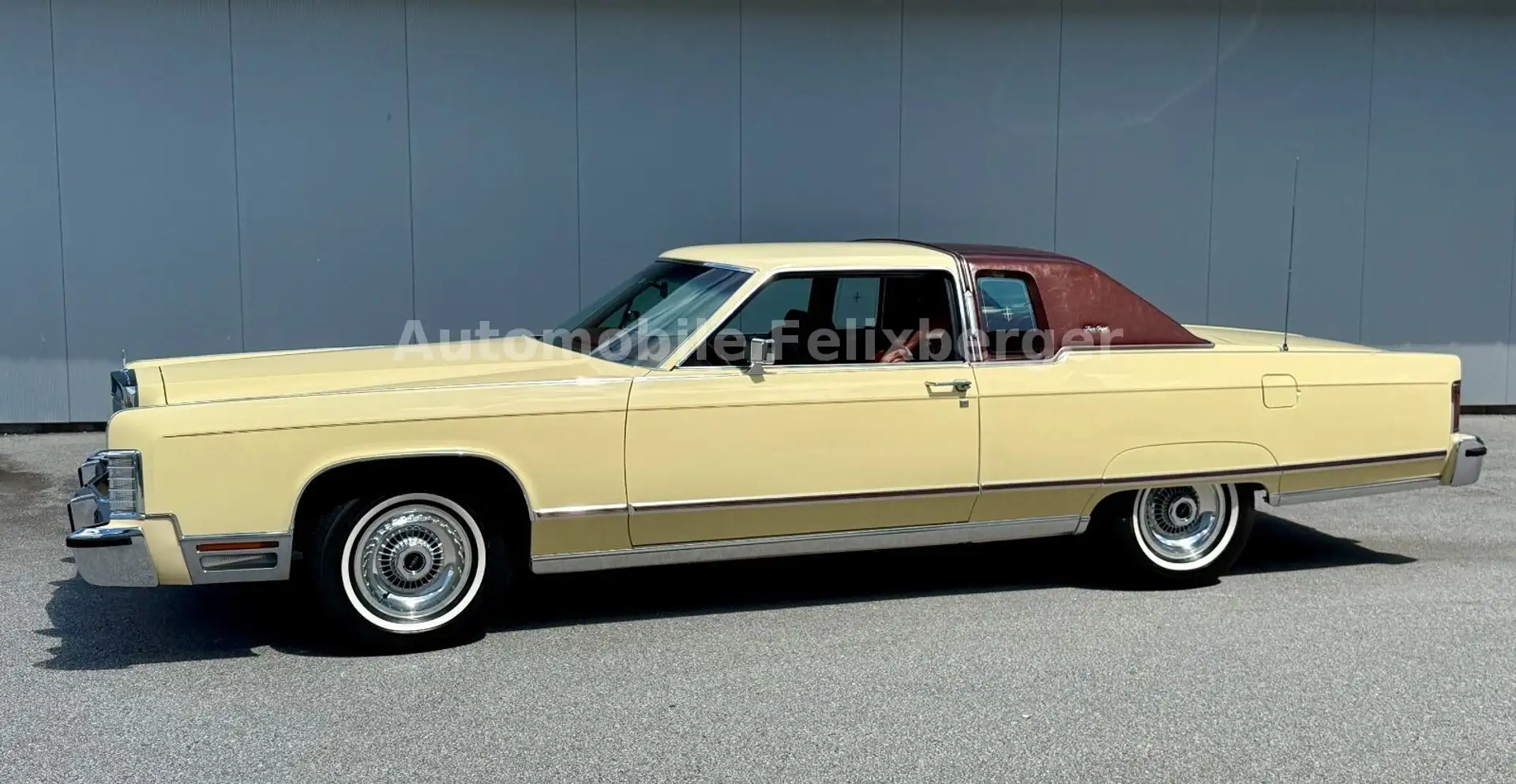 Lincoln Town Car Coupe 1 of 144 with only 35´000miles - 2