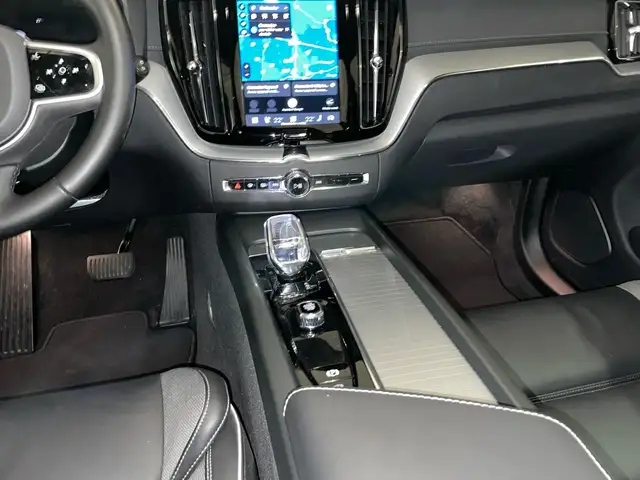 Volvo XC60 view 10