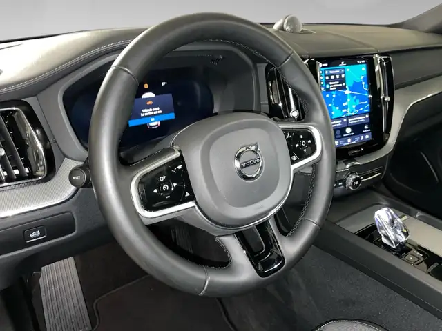Volvo XC60 view 8